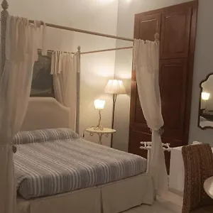 https://paola-colosseum-iii.it-romehotels.com